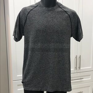 New Balance Men’s Activewear T-Shirt – Size Medium – Gray/Black